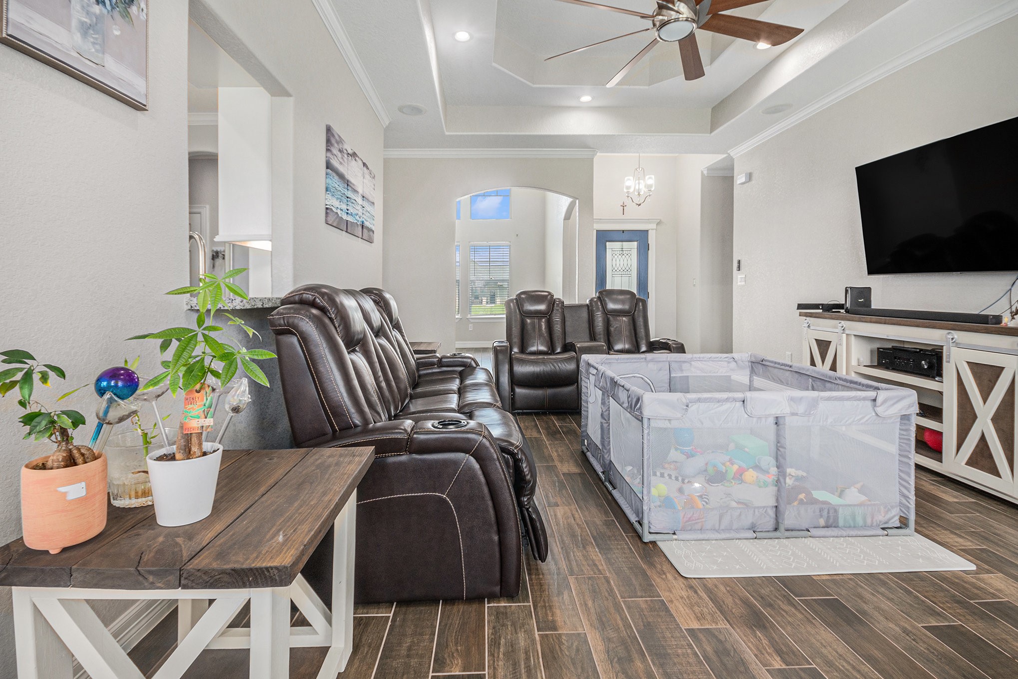 489 Sunset Trail Angleton, TX 77515 - Photo 5 of 39 a living room with furniture and a flat screen tv