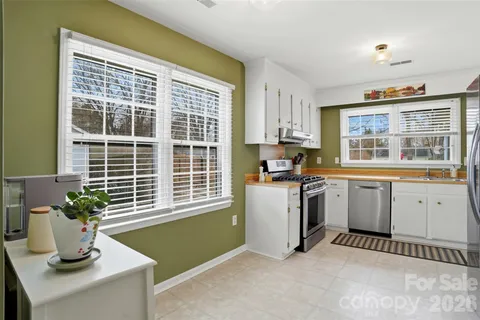 $525,000 | 2700 Lytham Drive, Charlotte, NC 28210