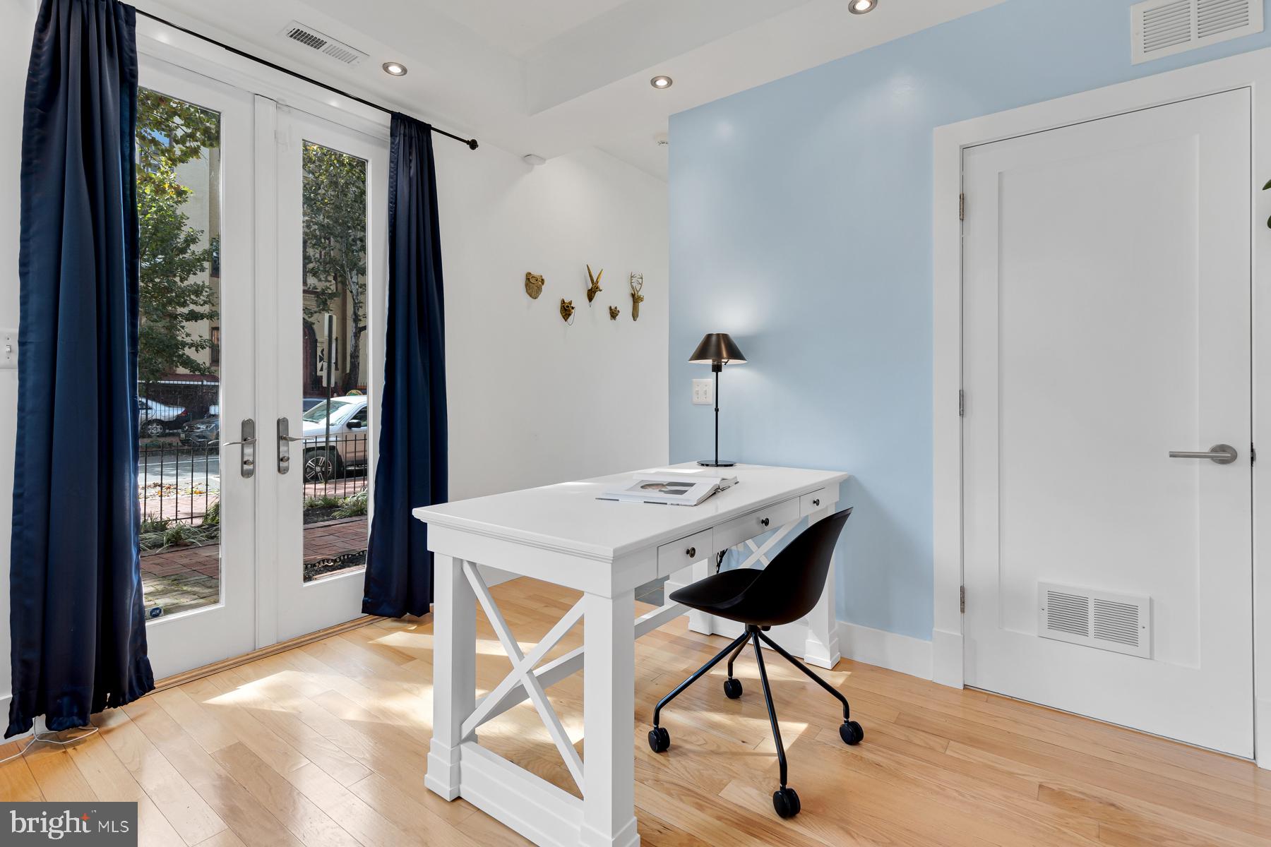 801 Q Street Northwest, Unit 1 Washington, DC 20001 - Photo 6 of 39 a dining room with furniture and window