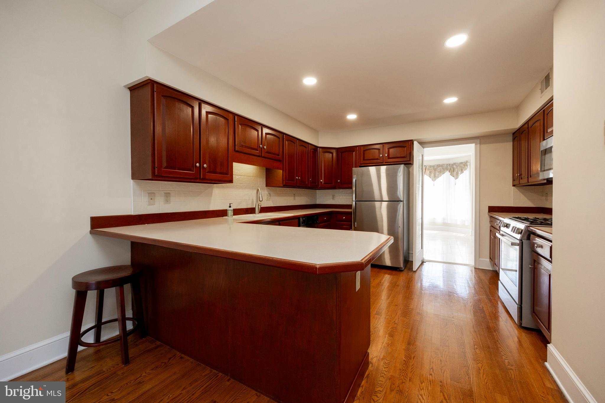 224 Cambridge Chase Exton, PA 19341 - Photo 10 of 40 Cherry Kitchen Cabinetry