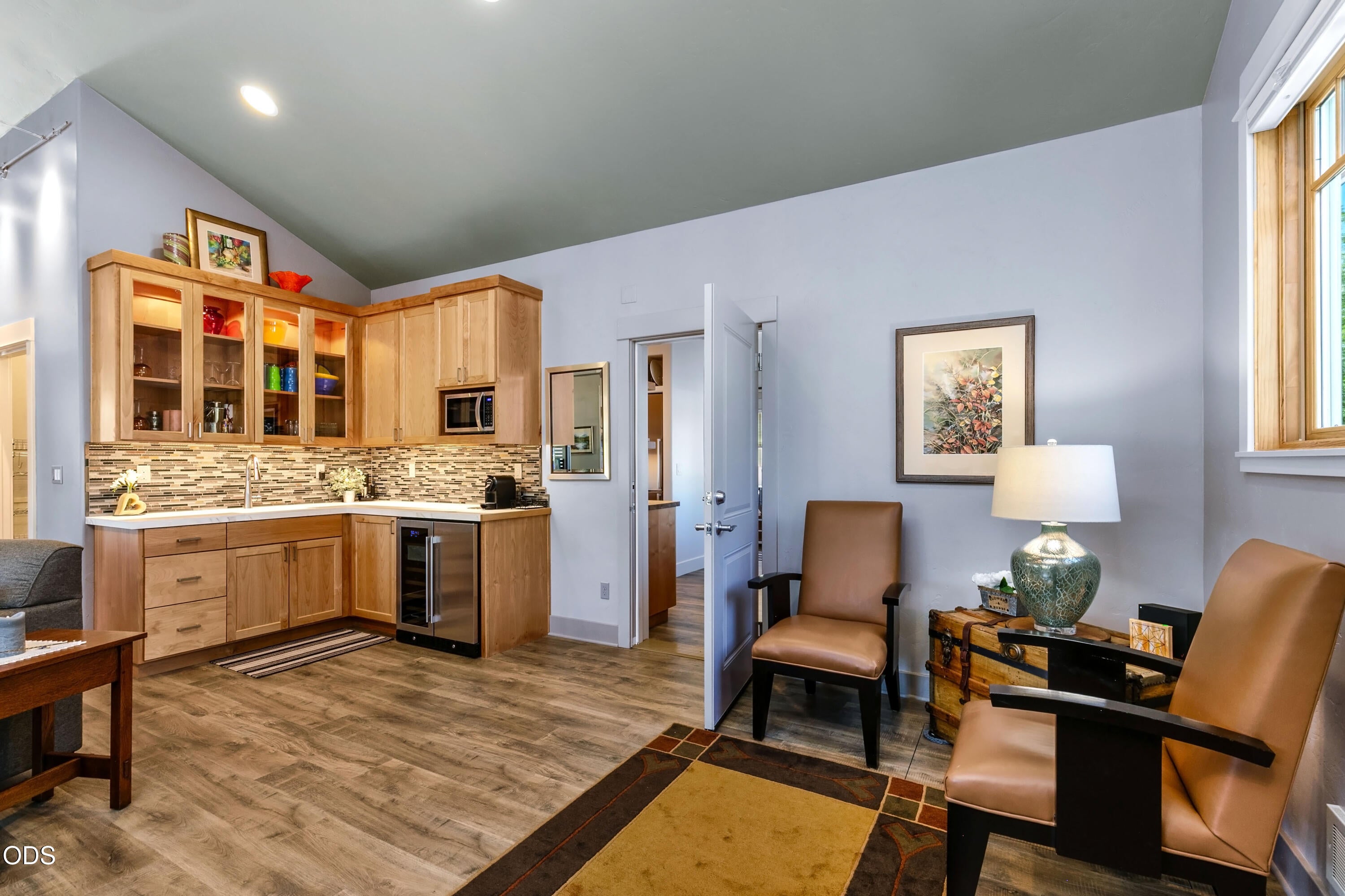780 West View Loop Sisters, OR 97759 - Photo 7 of 21 Gallery Image 7