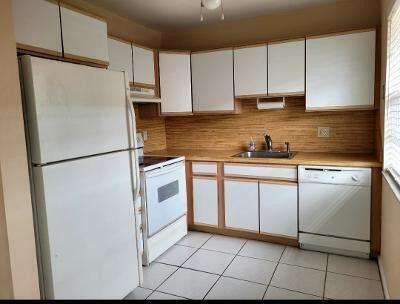 1100 East Indiantown Road, Unit 314 Jupiter, FL 33477 - Photo 5 of 8 Kitchen