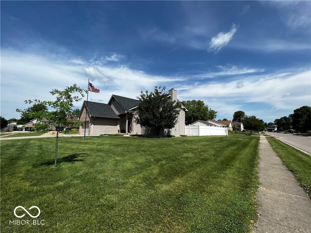 4726 Fox Ridge Court Columbus, IN 47203 - Photo 3 of 30