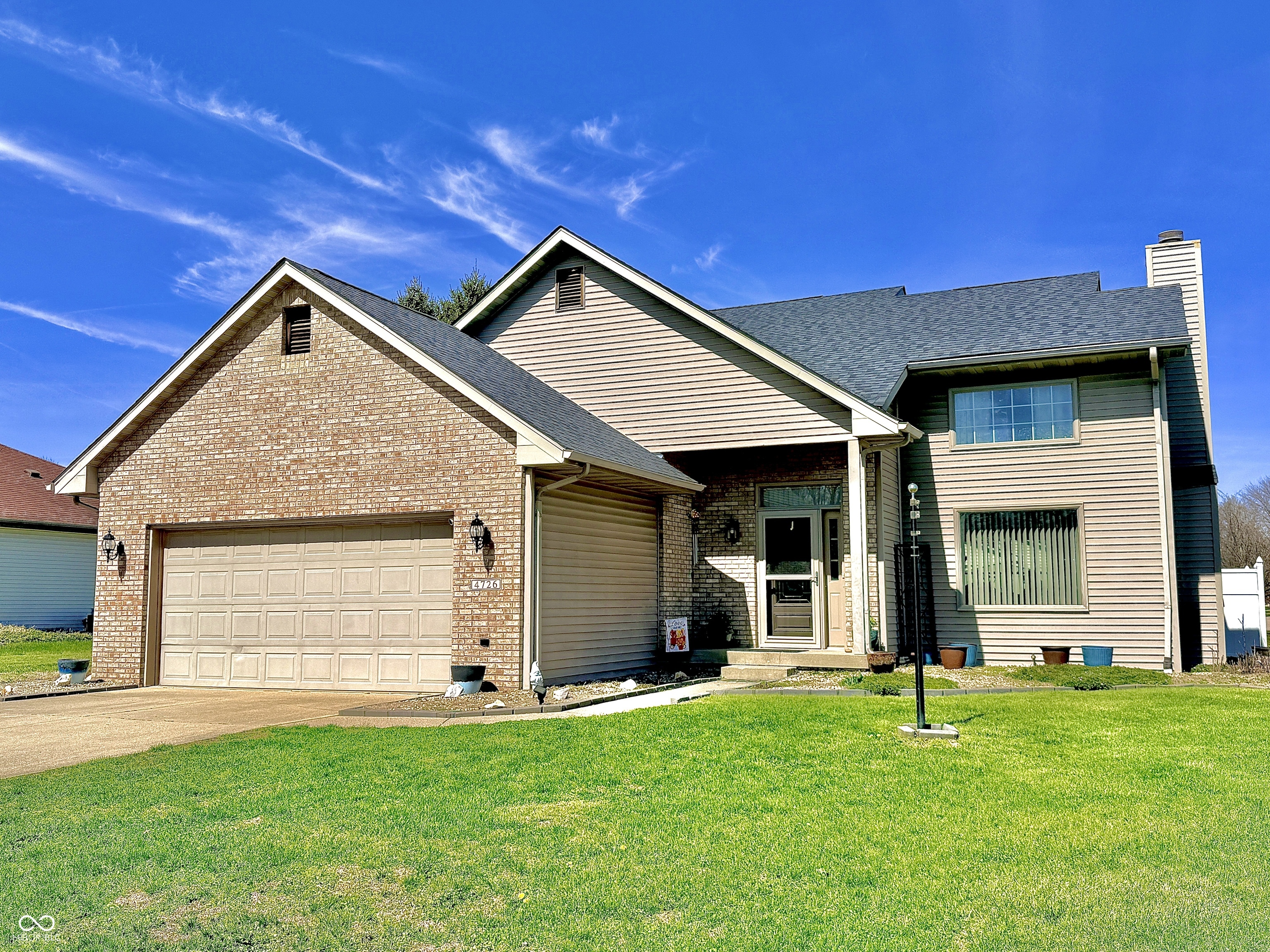 4726 Fox Ridge Court Columbus, IN 47203 - Photo 4 of 30