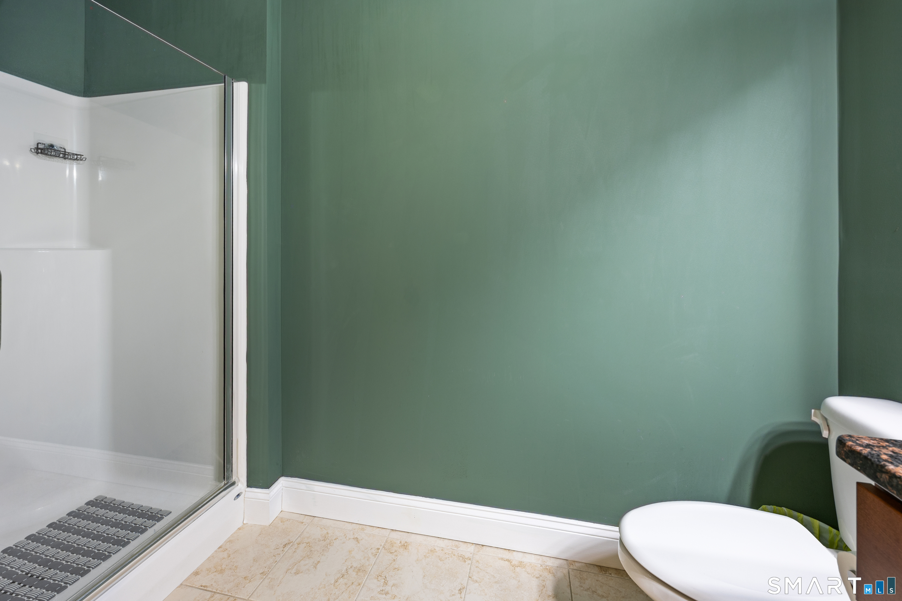 95 South Ridge Lane, Unit FGL2 Berlin, CT 06037 - Photo 17 of 33 a bathroom with a toilet