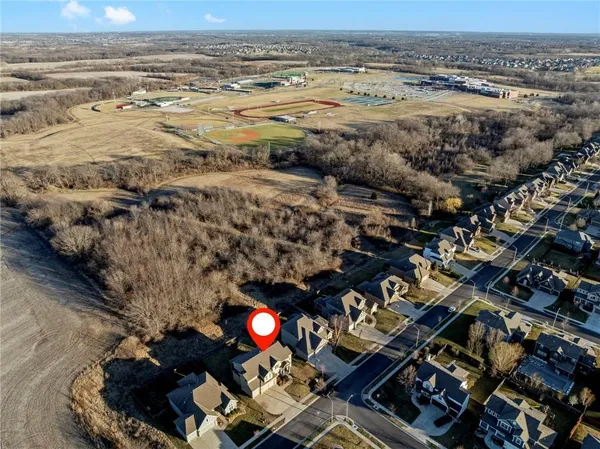 $635,000 | 11201 North Wabash Avenue, Kansas City, MO 64155