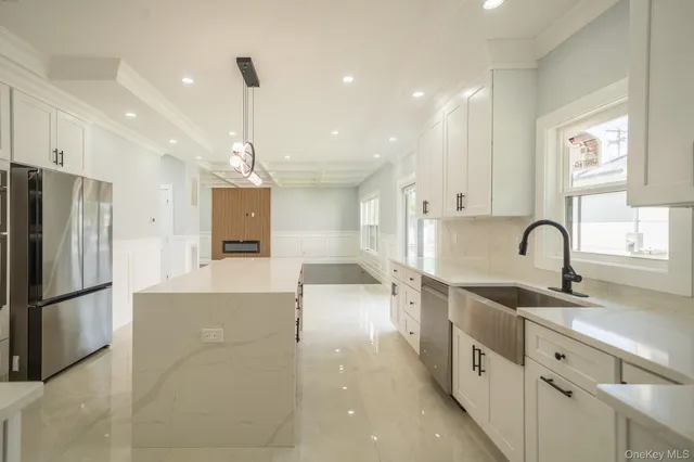 $1,799,000 | 17 Park Drive East, Syosset, NY 11791