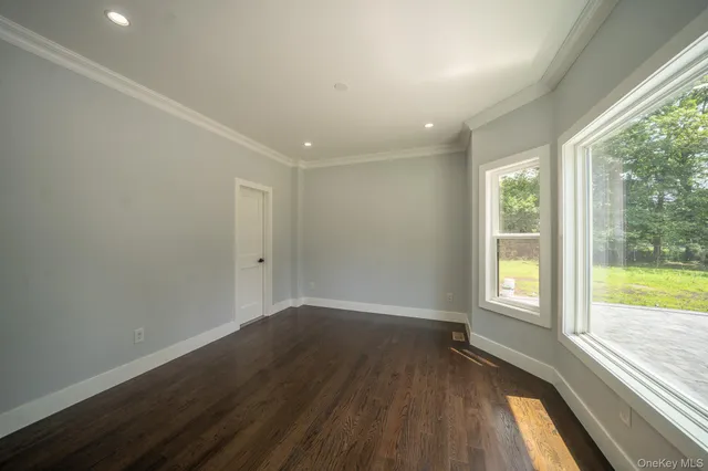 $1,799,000 | 17 Park Drive East, Syosset, NY 11791