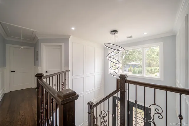 $1,799,000 | 17 Park Drive East, Syosset, NY 11791