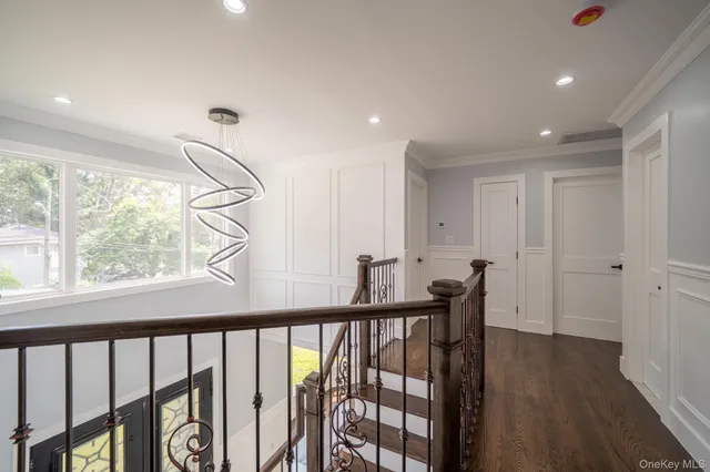 $1,799,000 | 17 Park Drive East, Syosset, NY 11791