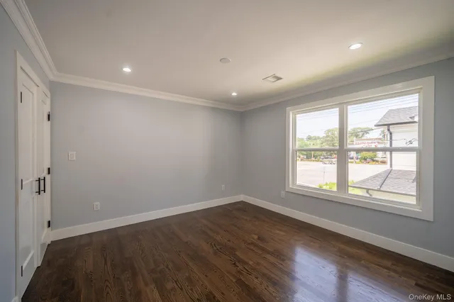 $1,799,000 | 17 Park Drive East, Syosset, NY 11791