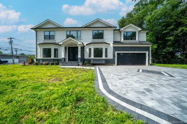 $1,799,000 | 17 Park Drive East, Syosset, NY 11791