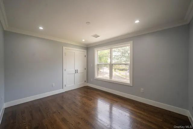 $1,799,000 | 17 Park Drive East, Syosset, NY 11791