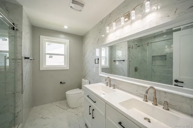 $1,799,000 | 17 Park Drive East, Syosset, NY 11791