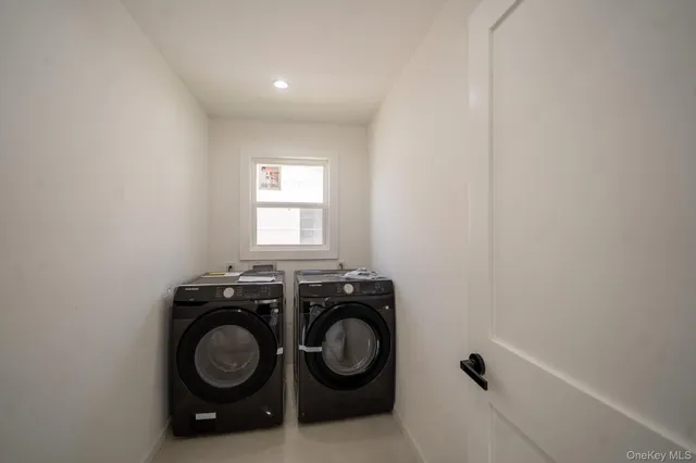 $1,799,000 | 17 Park Drive East, Syosset, NY 11791