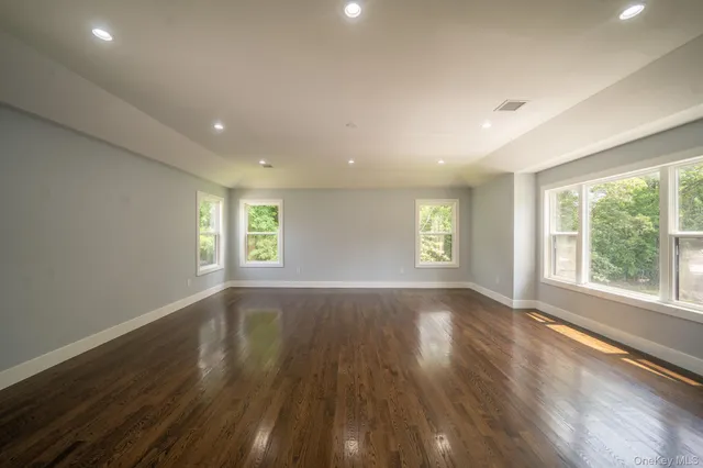 $1,799,000 | 17 Park Drive East, Syosset, NY 11791