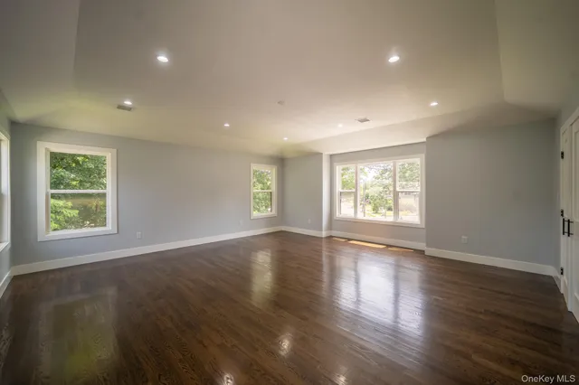 $1,799,000 | 17 Park Drive East, Syosset, NY 11791