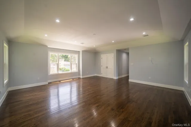 $1,799,000 | 17 Park Drive East, Syosset, NY 11791