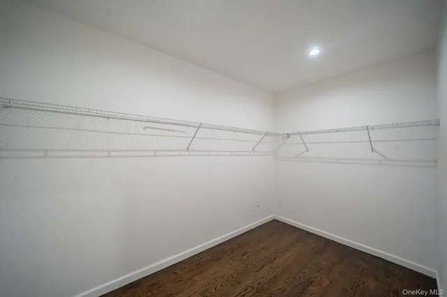 $1,799,000 | 17 Park Drive East, Syosset, NY 11791