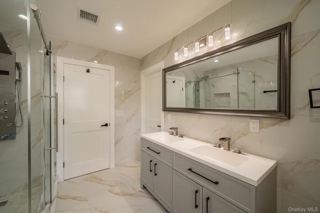 $1,799,000 | 17 Park Drive East, Syosset, NY 11791