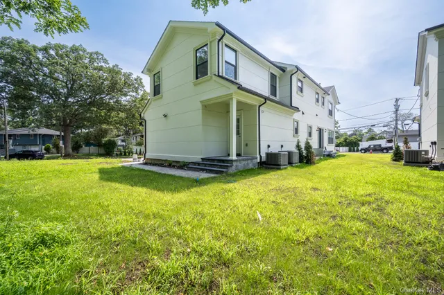 $1,799,000 | 17 Park Drive East, Syosset, NY 11791