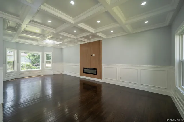 $1,799,000 | 17 Park Drive East, Syosset, NY 11791