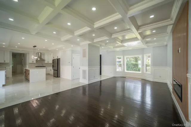 $1,799,000 | 17 Park Drive East, Syosset, NY 11791