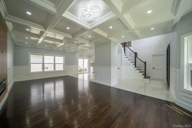 $1,799,000 | 17 Park Drive East, Syosset, NY 11791