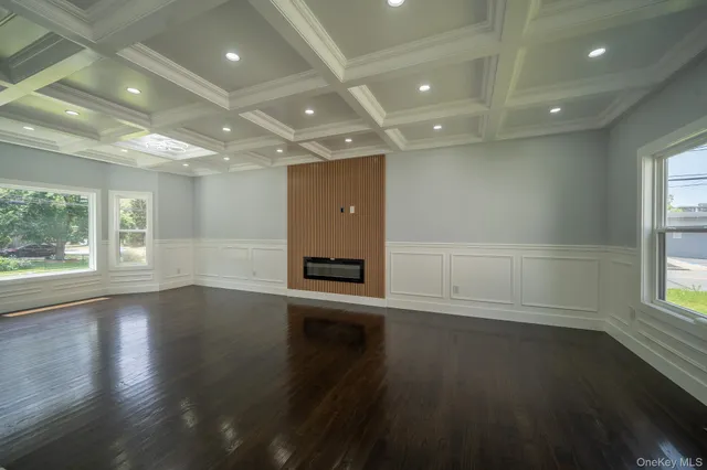 $1,799,000 | 17 Park Drive East, Syosset, NY 11791