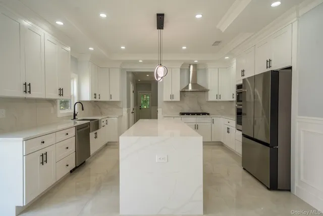 $1,799,000 | 17 Park Drive East, Syosset, NY 11791