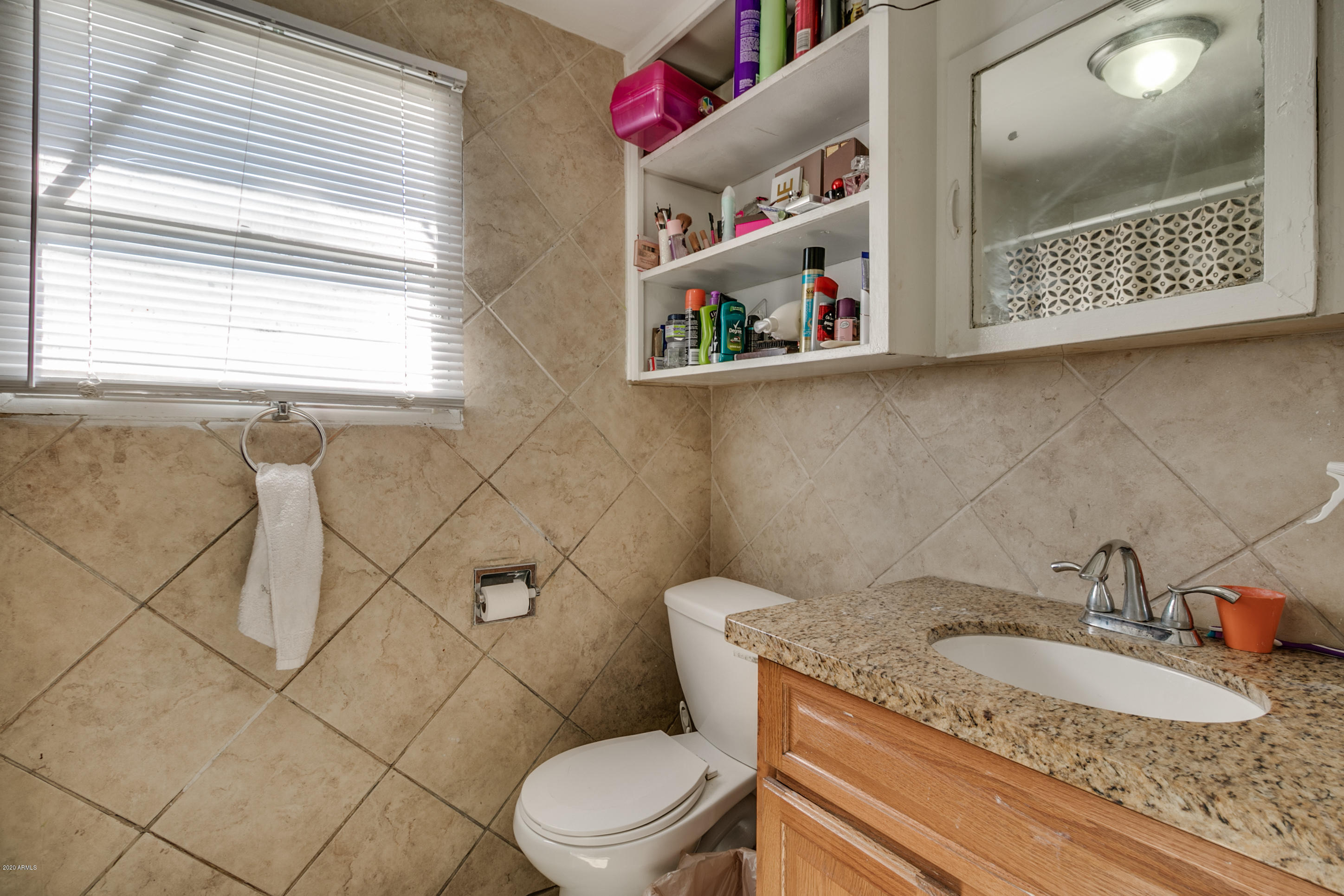 3537 West Granada Road Phoenix, AZ 85009 - Photo 18 of 40 Main House bathroom