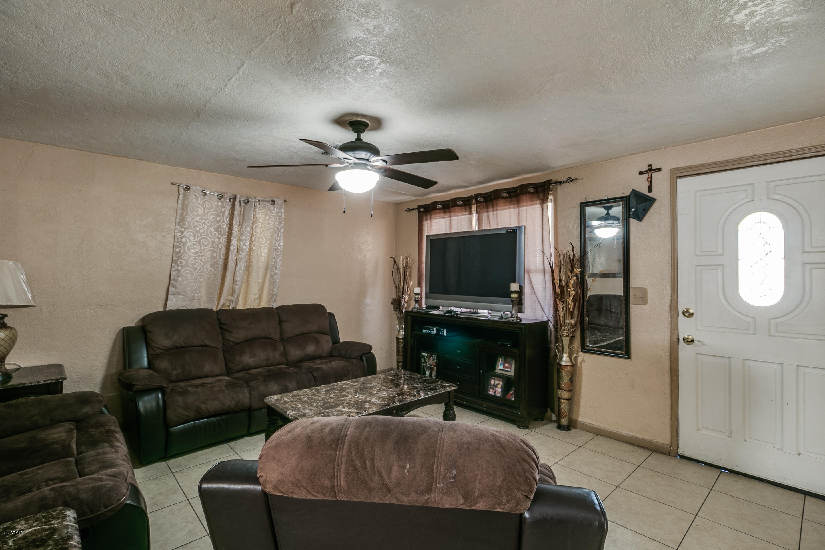 3537 West Granada Road Phoenix, AZ 85009 - Photo 9 of 40 Main house on tile floor
