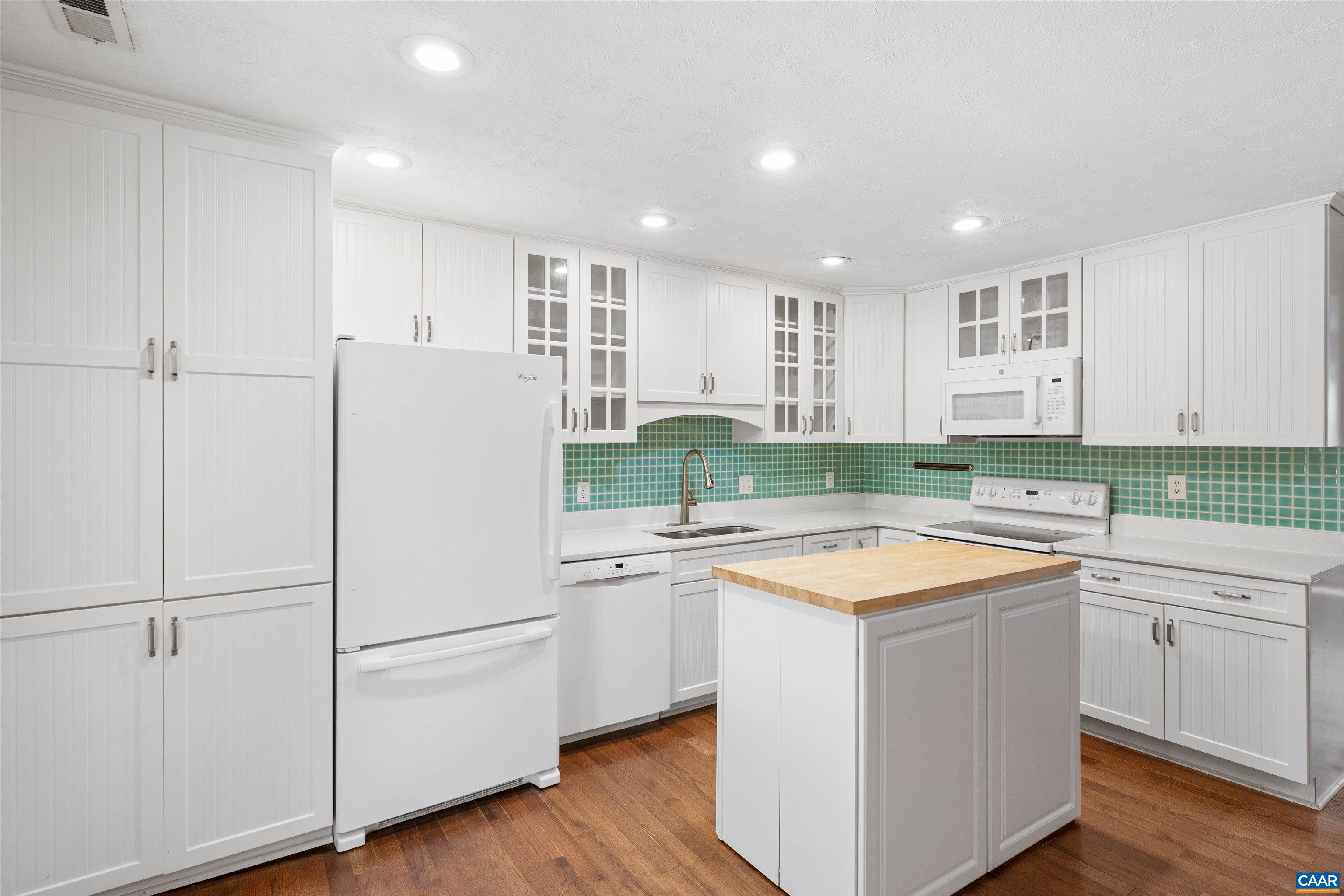 652 Lockesley Terrace Charlottesville, VA 22903 - Photo 5 of 18