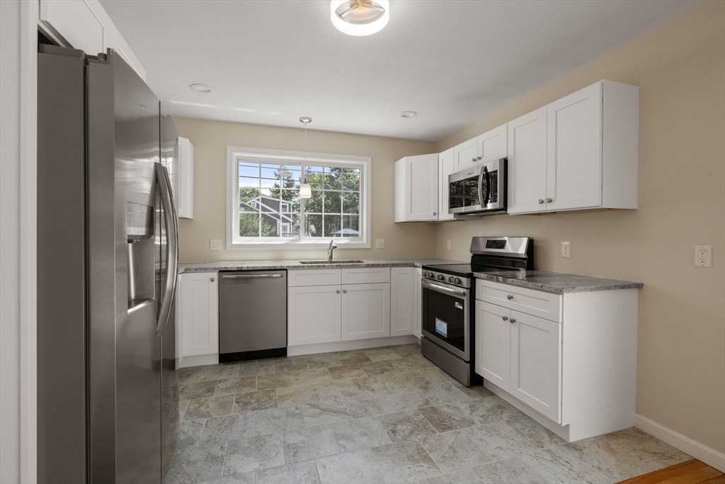 63 Hope Street Springfield, MA 01119 - Photo 8 of 36