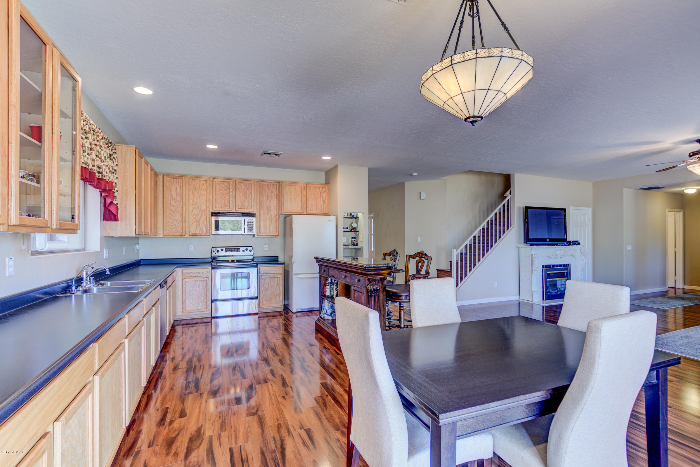 1314 East Pedro Road Phoenix, AZ 85042 - Photo 14 of 73 1314 E Pedro Rd-18