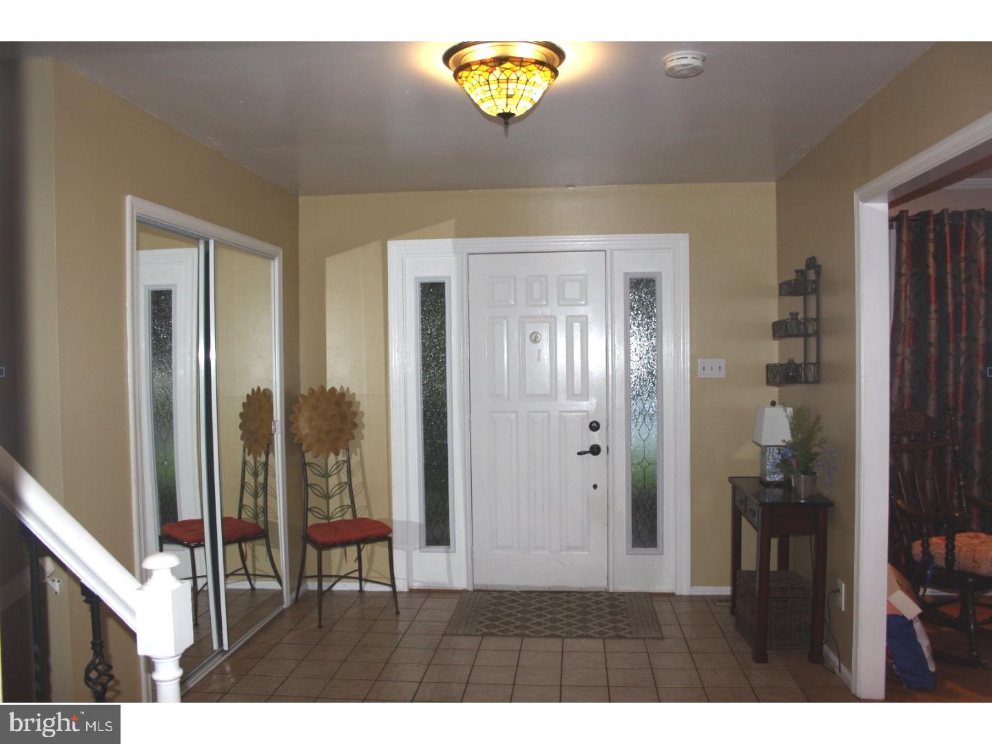 32 Karen Road Southampton, PA 18966 - Photo 5 of 24 Foyer