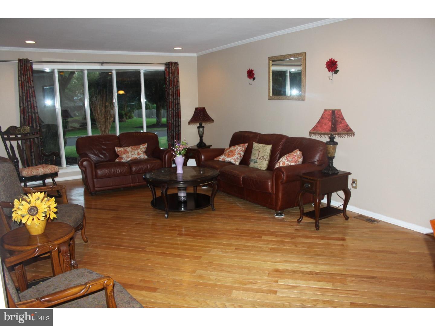 32 Karen Road Southampton, PA 18966 - Photo 6 of 24 Living Room