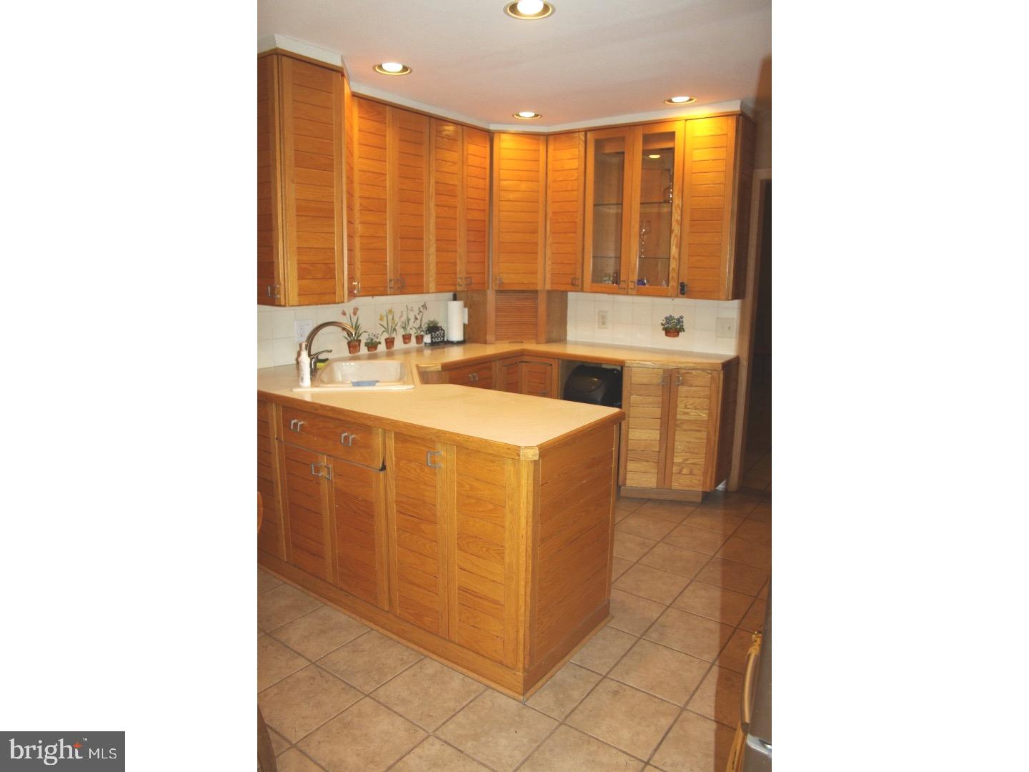 32 Karen Road Southampton, PA 18966 - Photo 8 of 24 Kitchen