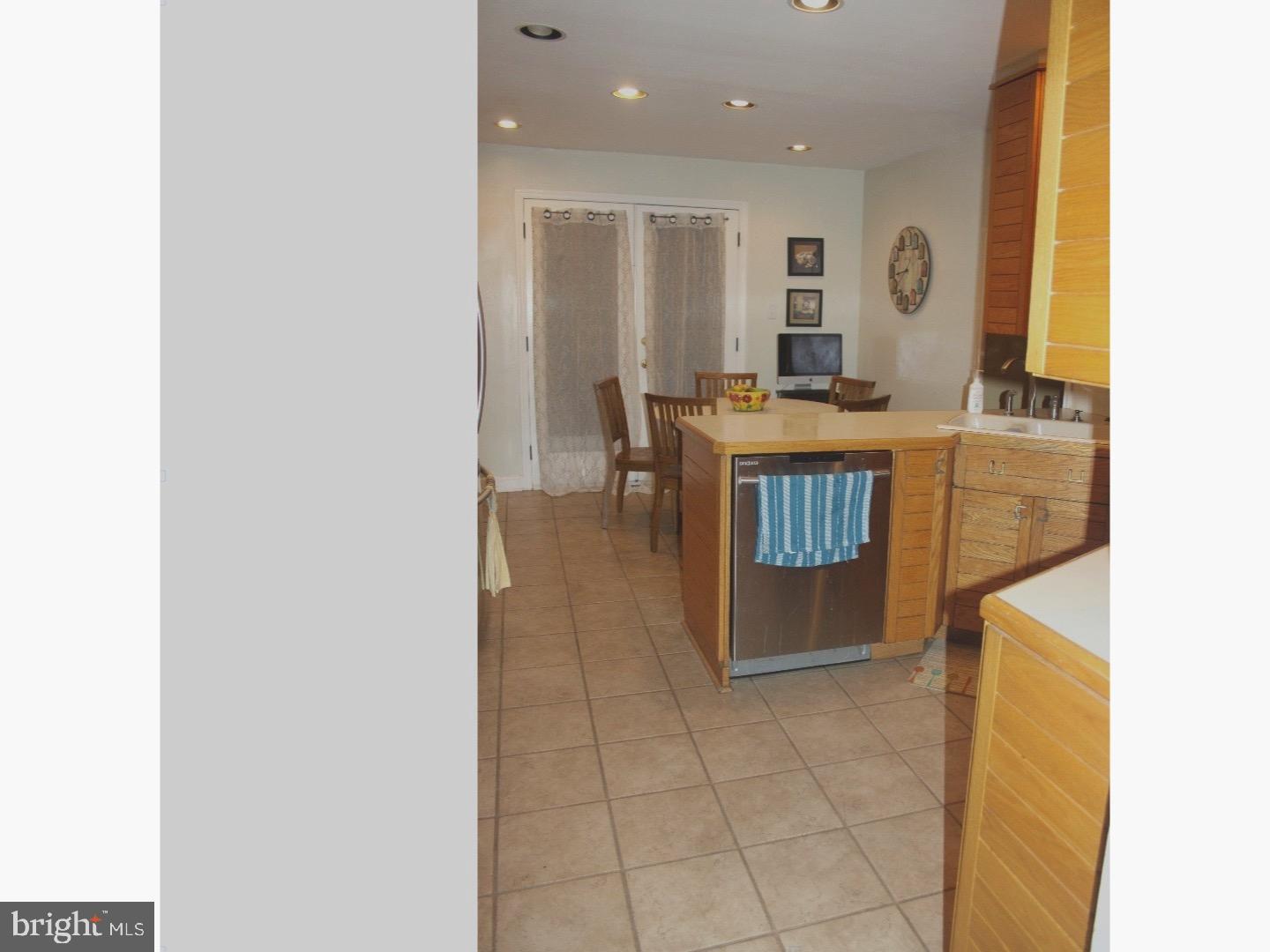 32 Karen Road Southampton, PA 18966 - Photo 10 of 24 Kitchen