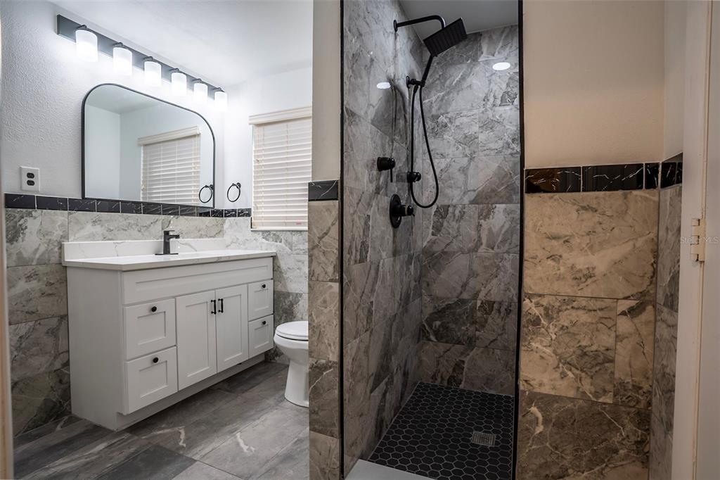 7324 Phillips Street Sarasota, FL 34243 - Photo 10 of 21