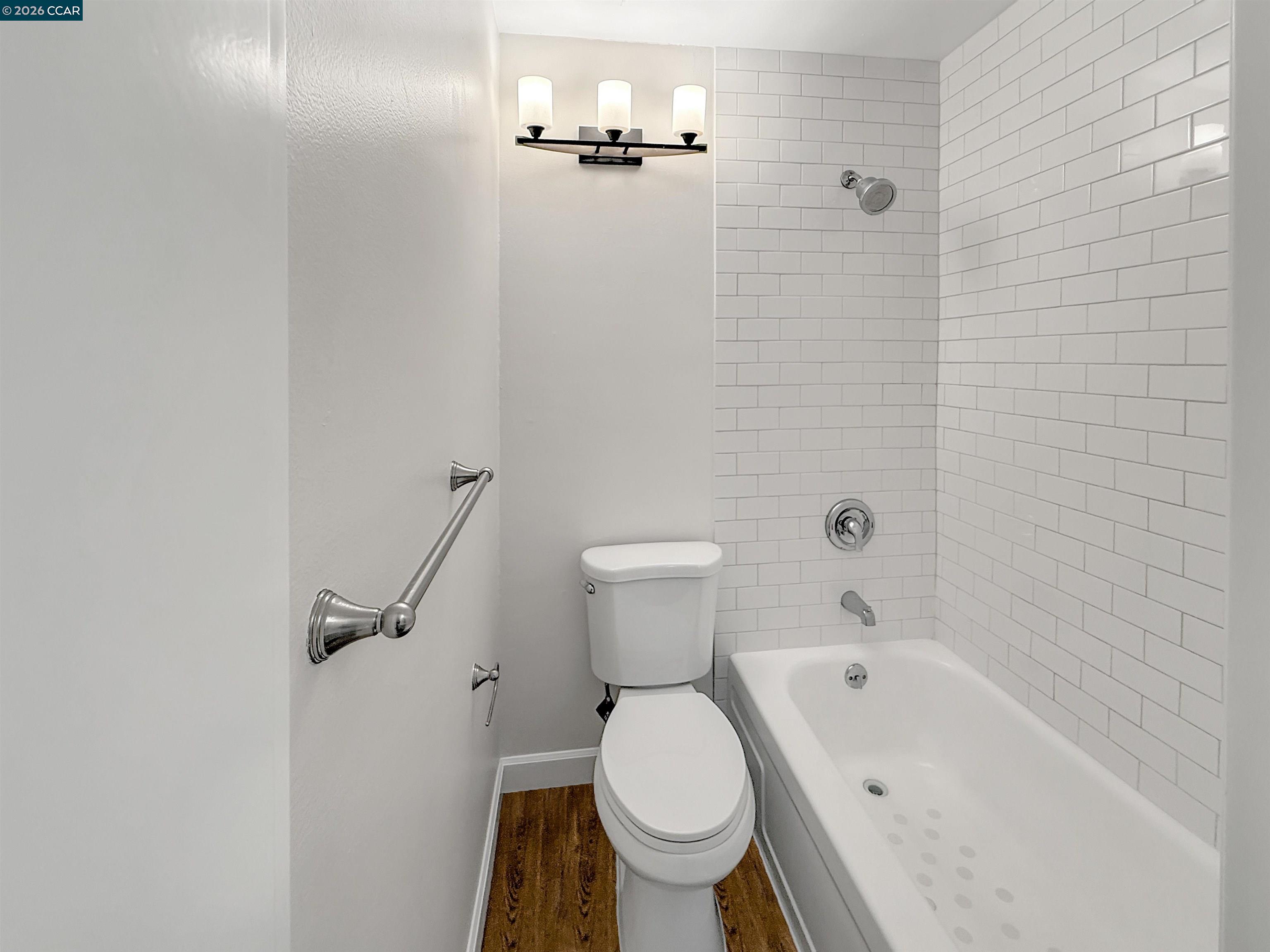 1919 Ygnacio Valley Road, Unit 55 Walnut Creek, CA 94598 - Photo 19 of 33 a bathroom with a bathtub and toilet