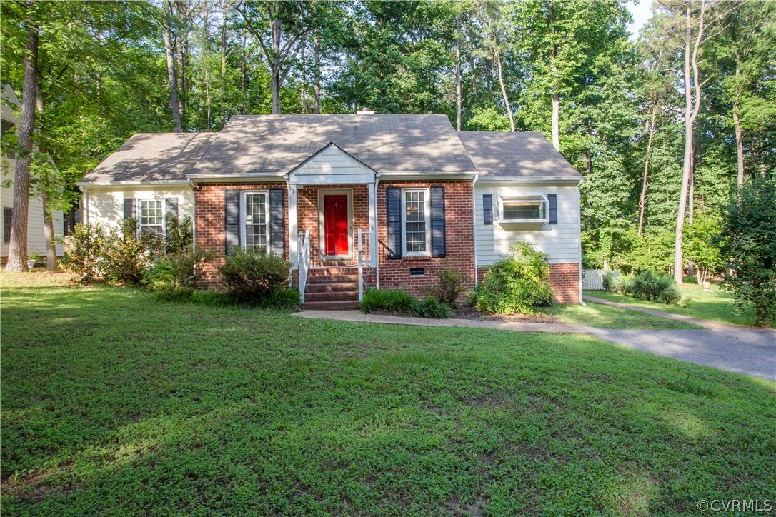 5809 Mill Spring Lane Midlothian, VA 23112 - Photo 35 of 35 front view of a house with a yard
