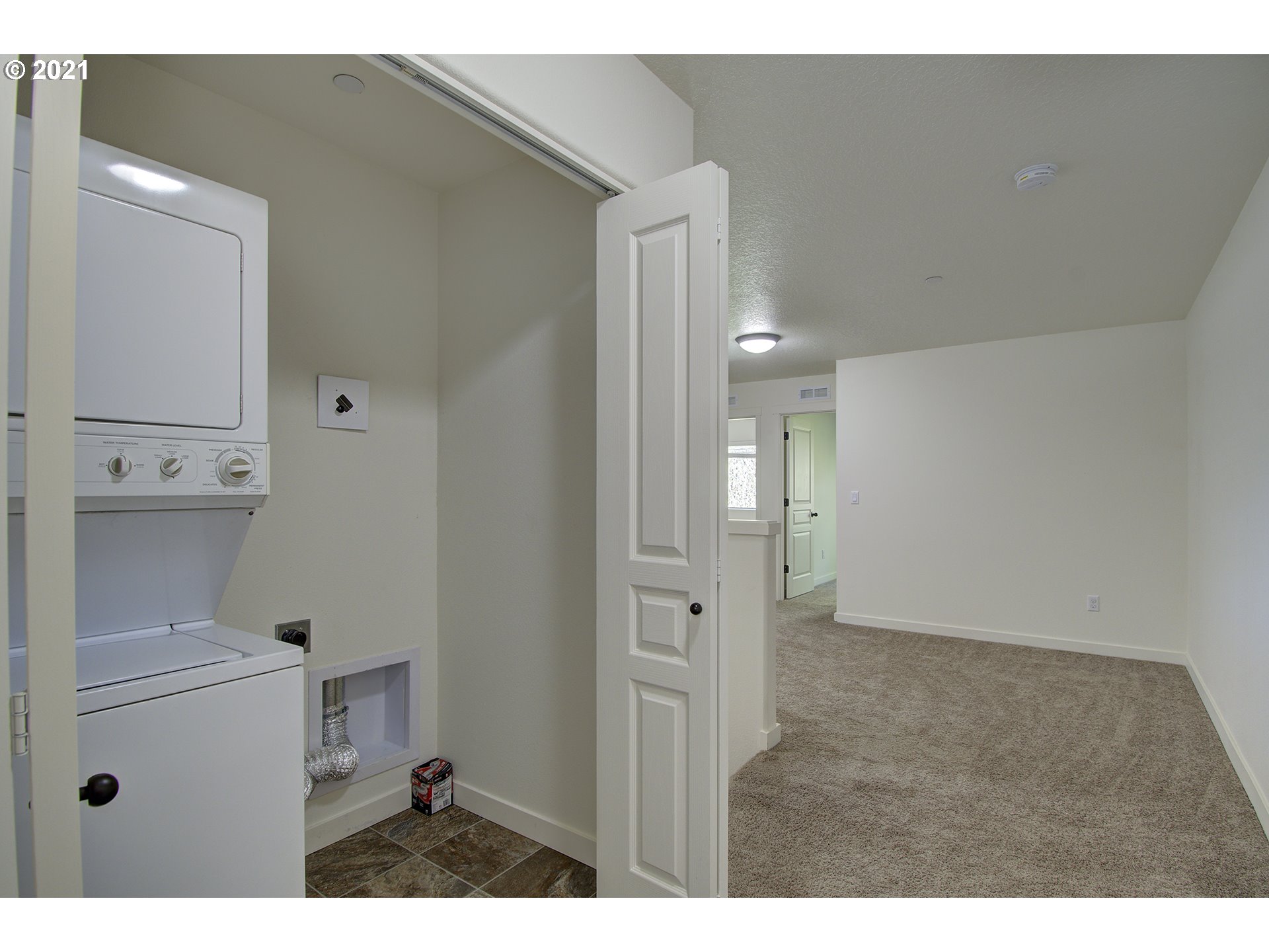 162 North 41st Place Ridgefield, WA 98642 - Photo 15 of 29 a bathroom with a sink and a mirror