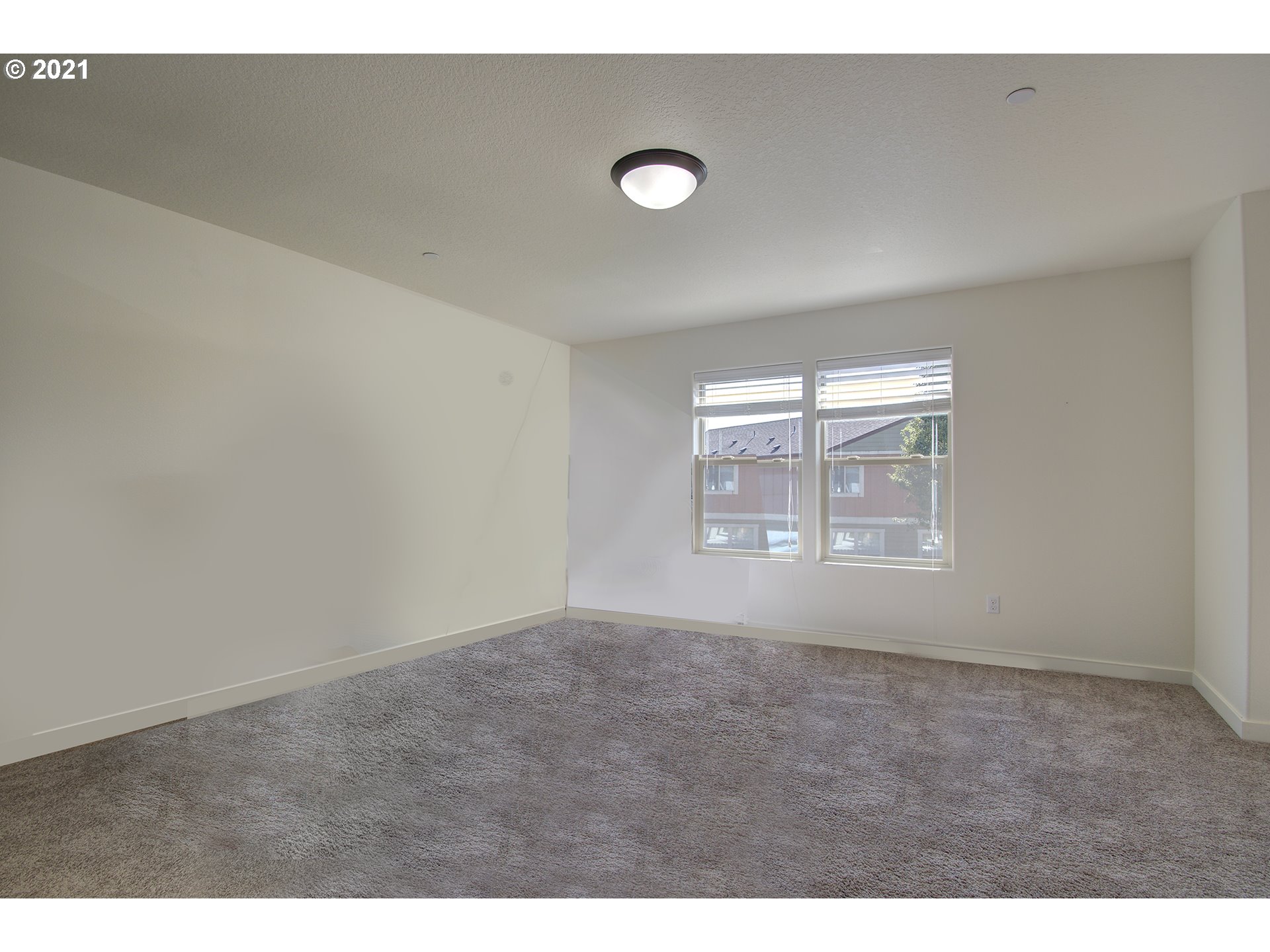 162 North 41st Place Ridgefield, WA 98642 - Photo 17 of 29 a view of an empty room and window