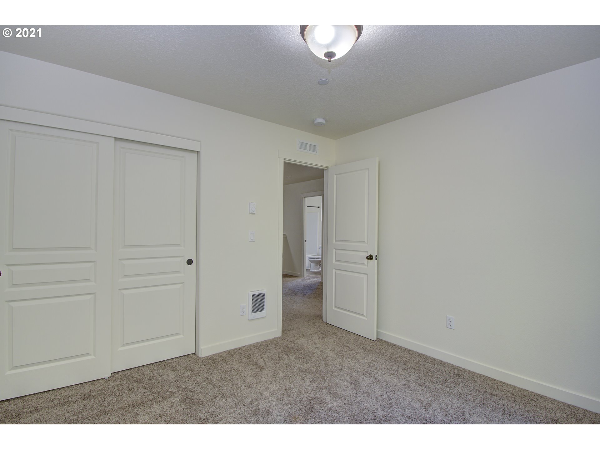 162 North 41st Place Ridgefield, WA 98642 - Photo 24 of 29 a view of a livingroom and a bathroom