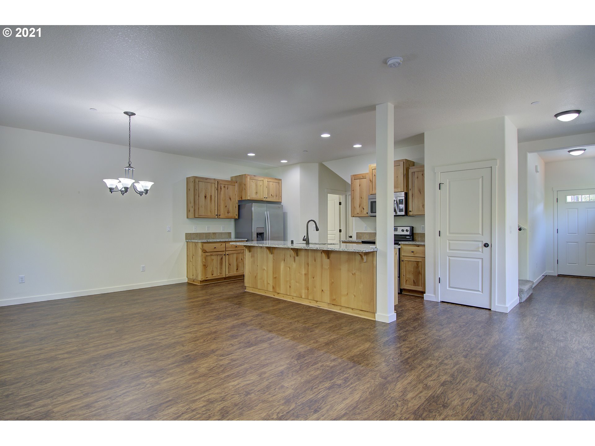 162 North 41st Place Ridgefield, WA 98642 - Photo 4 of 29 a view of kitchen with refrigerator and window
