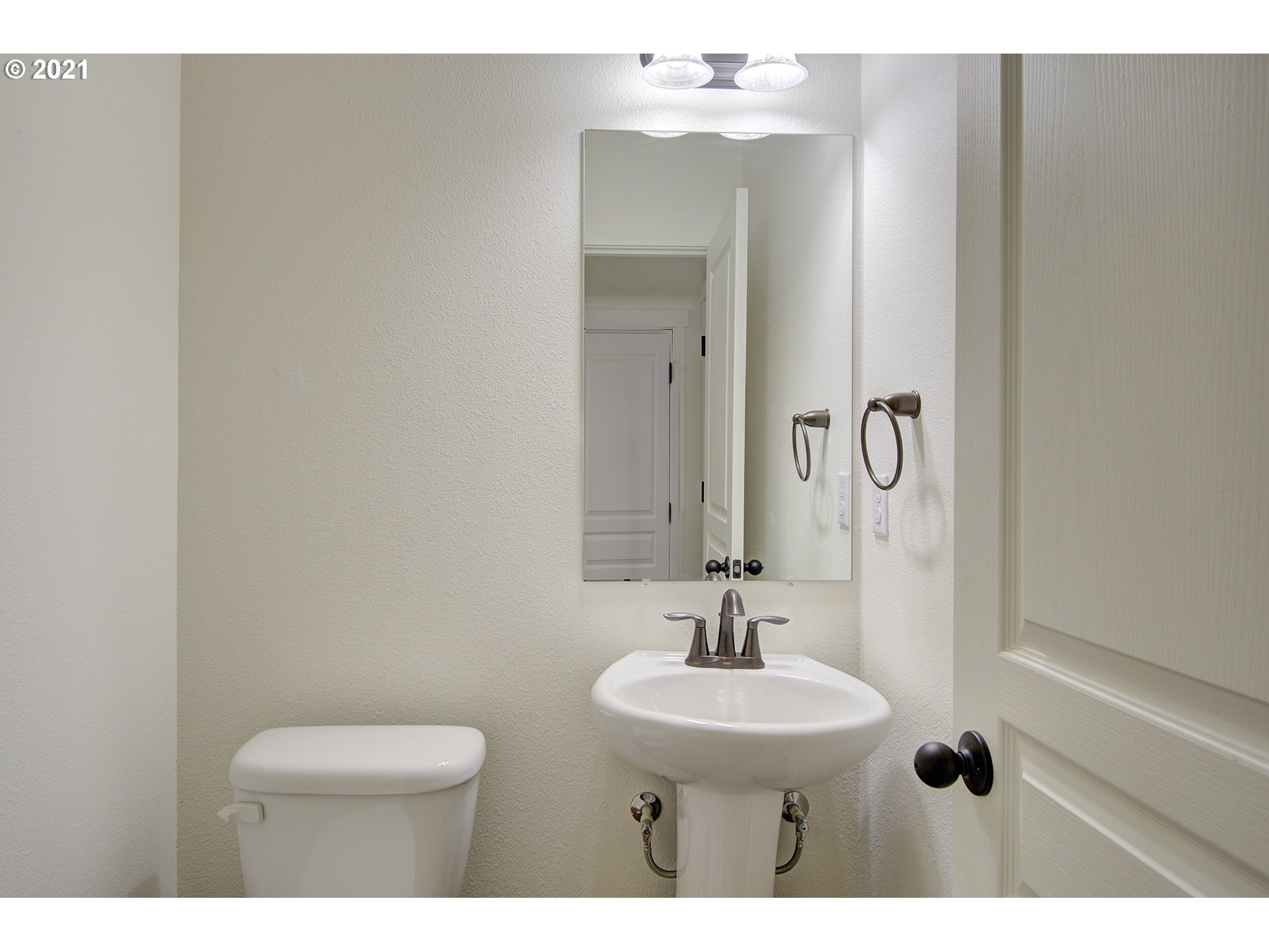 162 North 41st Place Ridgefield, WA 98642 - Photo 9 of 29 a bathroom with a toilet sink and mirror