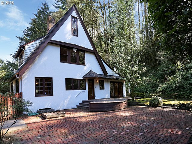 2828 Southwest Fairview Boulevard Portland, OR 97205 - Photo 29 of 30 Backyard