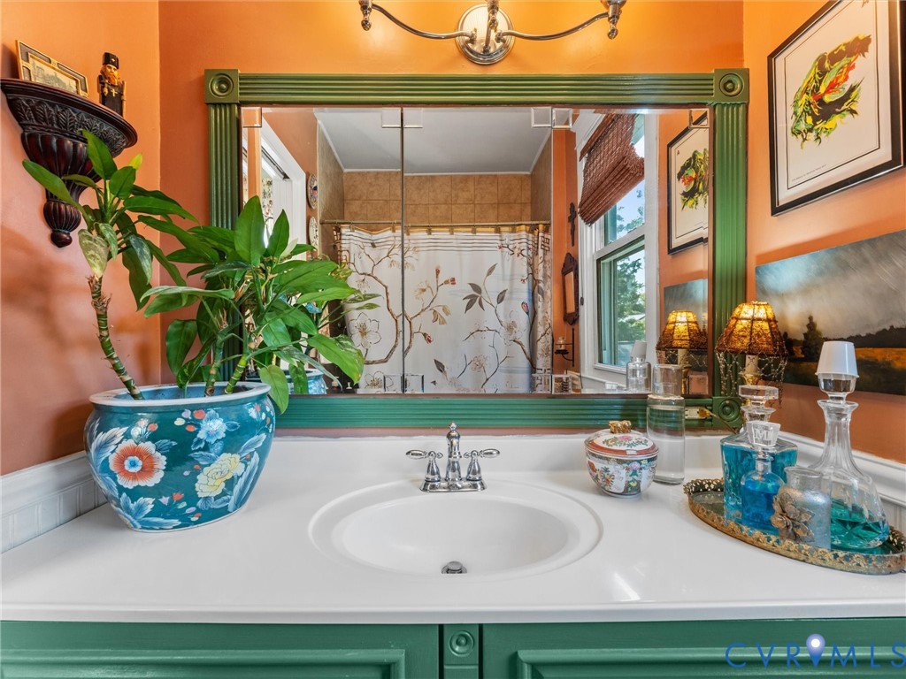 1812 Seddon Road Richmond, VA 23227 - Photo 39 of 56 Vanity with an integrated sink, polished chrome fa