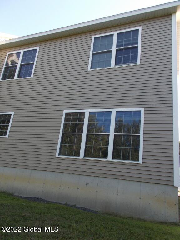 33 Reutter Drive Bethlehem, NY 12158 - Photo 3 of 19 03-3-house-back
